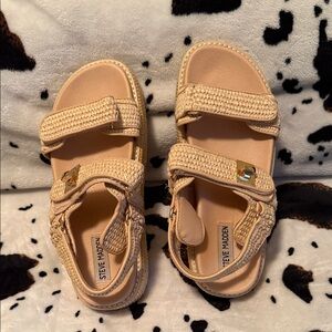 Steve MaddenTan Sandals